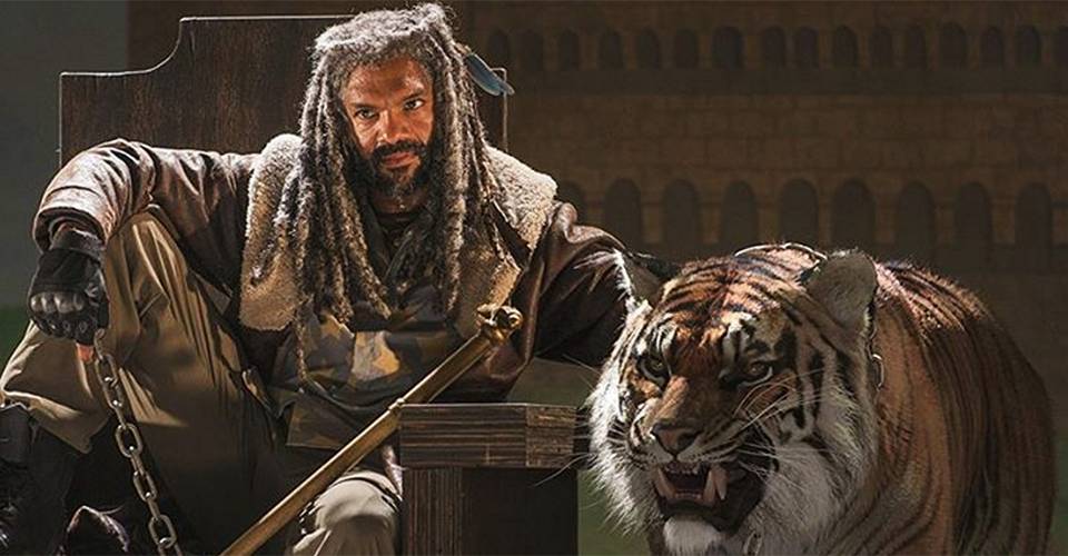 New Walking Dead Pic Spotlights Season 7s Ezekiel and Shiva New Walking Dead Pic Spotlights Season 7s Ezekiel and Shiva